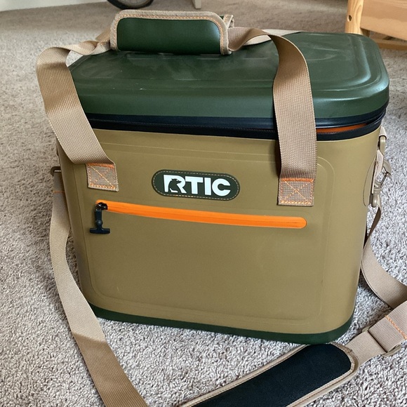 RTIC Other - RTIC 30 can cooler in tan